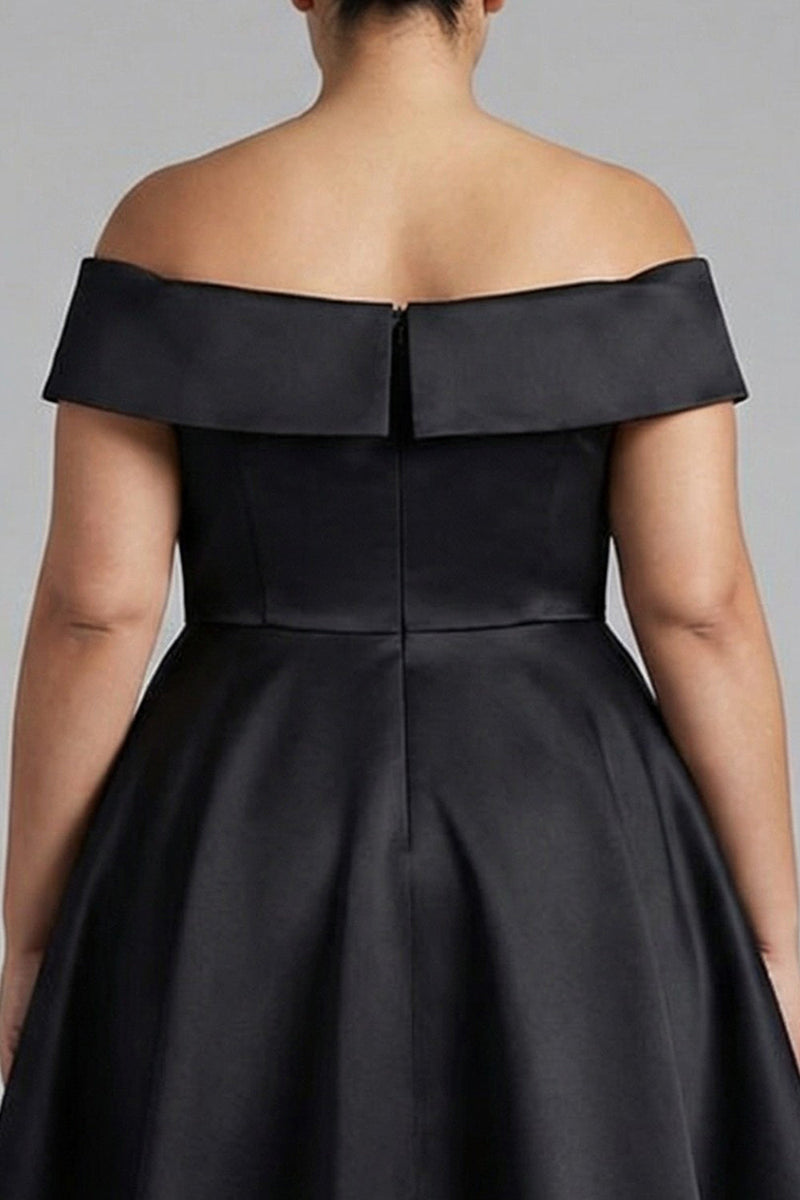 Laden Sie das Bild in den Galerie-Viewer, Schulterfreies A-Linie Übergröße Schwarzes Satin Festlichkleid