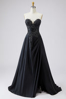 Laden Sie das Bild in den Galerie-Viewer, Schwarzes A-Linie Satin Abendkleid mit Spitzenapplikationen