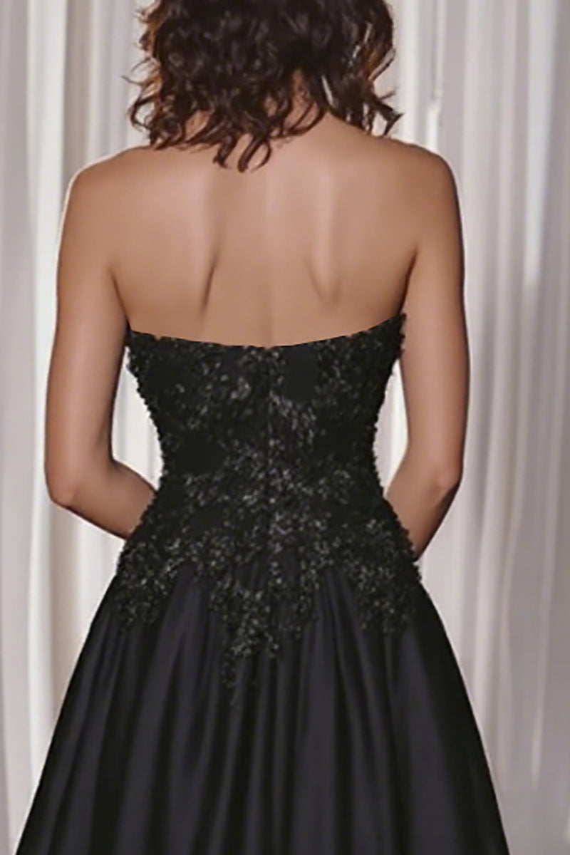 Laden Sie das Bild in den Galerie-Viewer, Schwarzes A-Linie Satin Abendkleid mit Spitzenapplikationen