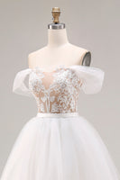 Laden Sie das Bild in den Galerie-Viewer, Elfenbein Schulterfreies Besticktes Tüll Langes Ballkleid Hochzeitskleid
