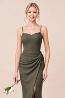 Laden Sie das Bild in den Galerie-Viewer, Olive Etui Spaghettiträger Brautjungfernkleid mit Schlitz