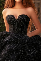 Laden Sie das Bild in den Galerie-Viewer, A Linie Schwarzes Trägerloses Gestuftes Langes Ballkleid aus Tüll