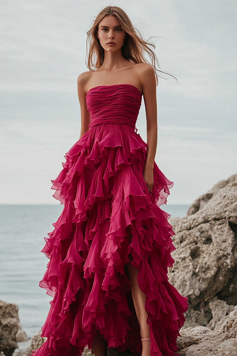 Fuchsia Trägerloses Langes Ballkleid mit Rüschen und Schlitz