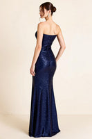 Laden Sie das Bild in den Galerie-Viewer, Glitzerndes Marineblaues Trägerloses Gerafftes Meerjungfrauen Abendkleid mit Schlitz