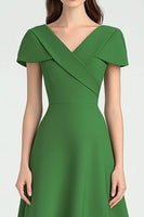 Laden Sie das Bild in den Galerie-Viewer, Grünes Partykleid in A-Linie mit V-Ausschnitt und kurzen Ärmeln