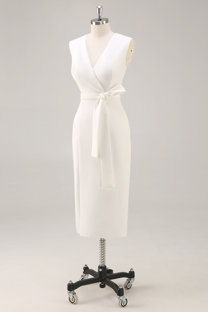 Laden Sie das Bild in den Galerie-Viewer, Weißes Satin Standesamtkleid mit V-Ausschnitt und Gürtel