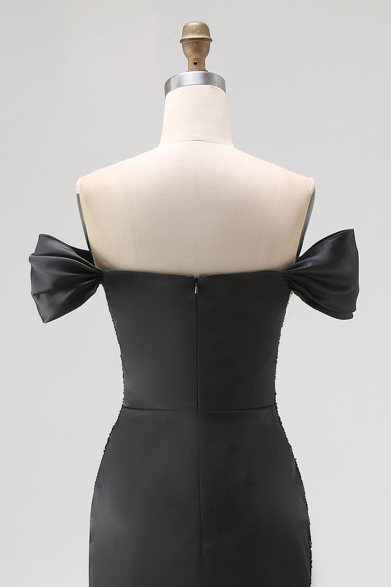 Laden Sie das Bild in den Galerie-Viewer, Schwarzes Schulterfreies Satin Meerjungfrauen Galakleid mit Schlitz