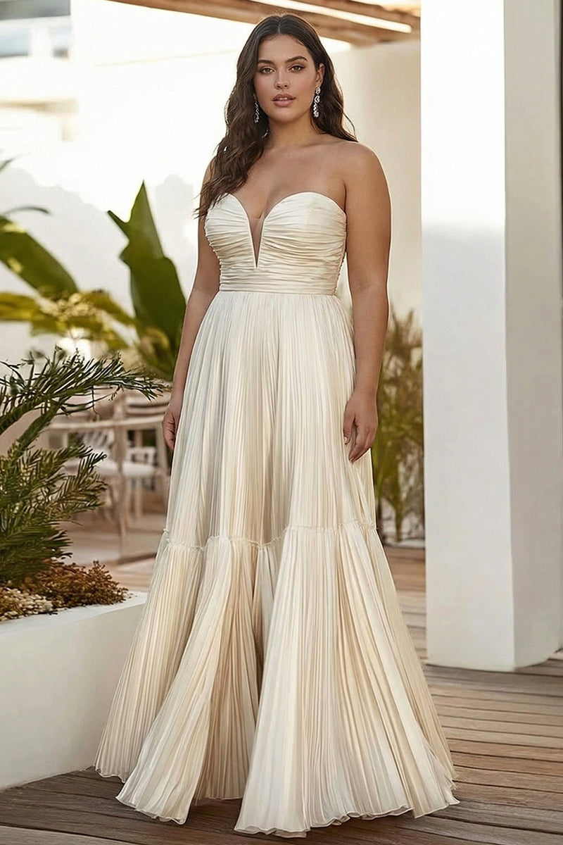 Laden Sie das Bild in den Galerie-Viewer, Champagner A Linie Trägerloses Plissiertes Langes Hochzeitsgastkleid