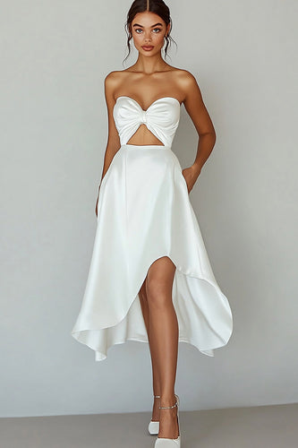 Trägerloses Weißes Standesamtkleid aus Satin mit Herzausschnitt