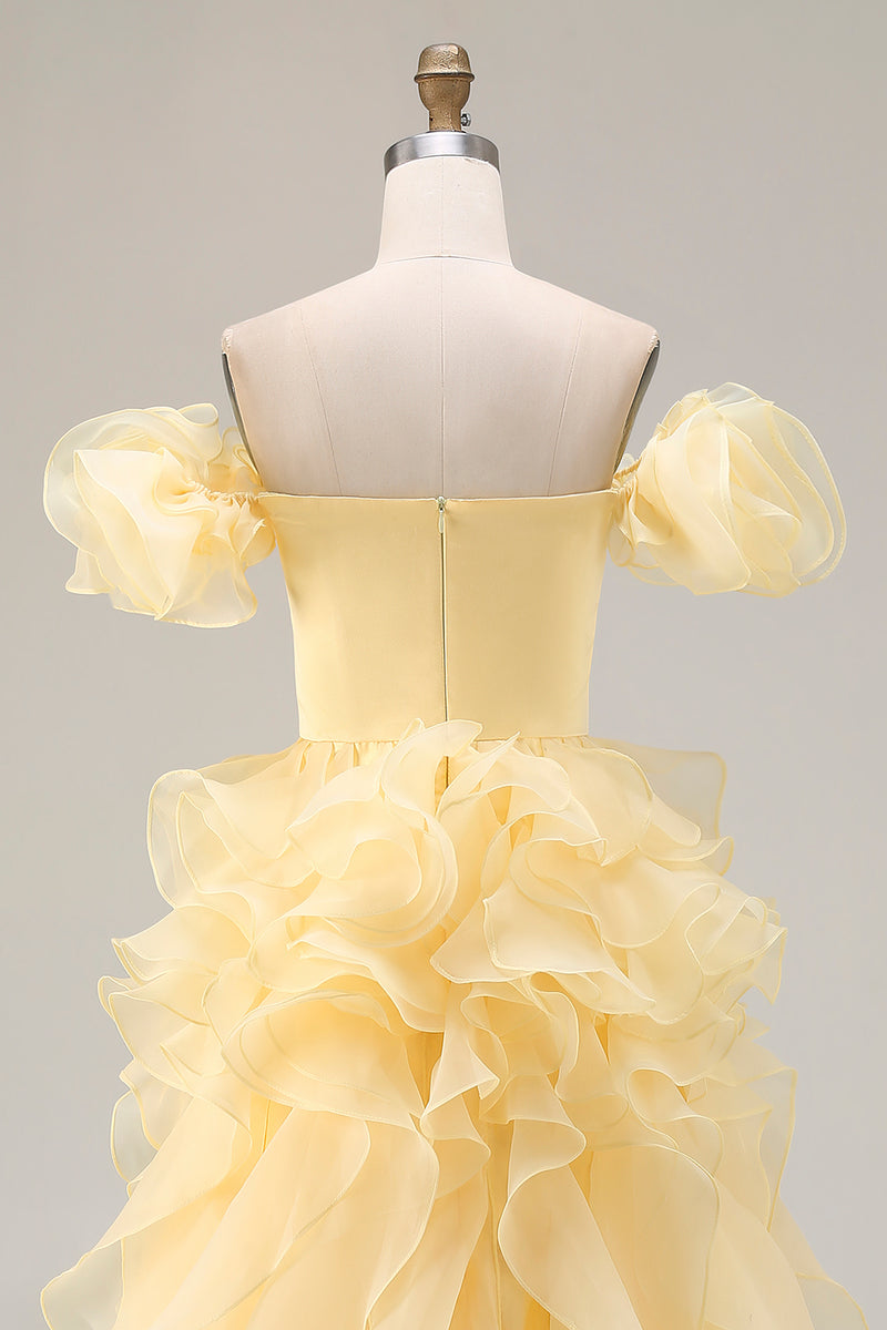 Laden Sie das Bild in den Galerie-Viewer, Gelbes schulterfreies Meerjungfrauen-Satinkleid mit Rüschen