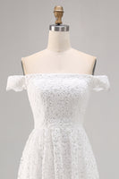 Laden Sie das Bild in den Galerie-Viewer, Weißes Schulterfreies Hoch Niedrig Boho Brautkleid aus Spitze