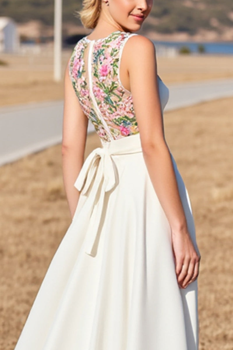 Laden Sie das Bild in den Galerie-Viewer, Blumen A Linie Rundhalsausschnitt Weißes Langes Brautkleid