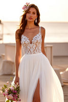 Laden Sie das Bild in den Galerie-Viewer, Weißes A-Linie Boho Spitze Brautkleid mit V-Ausschnitt und Sweep Train