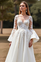 Laden Sie das Bild in den Galerie-Viewer, Weißes A Linie Flatter Ärmel Boho Sweep Schleppe Brautkleid mit Applikationen