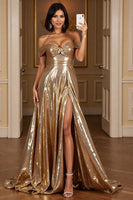 Laden Sie das Bild in den Galerie-Viewer, Goldenes A-Linie Metallic Langes Ballkleid mit Schlitz
