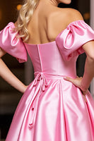 Laden Sie das Bild in den Galerie-Viewer, Schulterfreies Rosa Satin A-Linie Abiballkleid