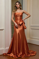Laden Sie das Bild in den Galerie-Viewer, Trägerloses Orange Ballkleid aus Satin