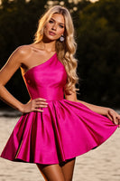 Laden Sie das Bild in den Galerie-Viewer, Fuchsia A Linie Ein Schulter Kurzes Cocktailkleid