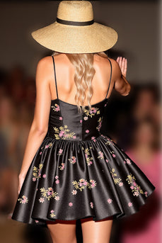 Schwarzes Geblümtes Satin A-Linie Abiballkleid