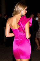 Laden Sie das Bild in den Galerie-Viewer, Ein Schulter Figurbetontes Fuchsia Abiballkleid mit Rüschen