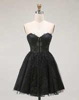 Laden Sie das Bild in den Galerie-Viewer, A Linie Appliziertes Herzausschnitt Kleines Schwarzes Kleid