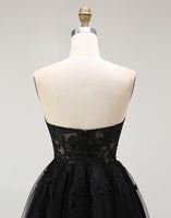 Laden Sie das Bild in den Galerie-Viewer, A Linie Appliziertes Herzausschnitt Kleines Schwarzes Kleid