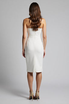 Trägerloses Weißes Figurbetontes Knielanges Standesamtkleid mit Schlitz