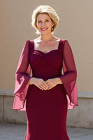 Laden Sie das Bild in den Galerie-Viewer, Burgundy Meerjungfrauen Chiffon Kleid für die Brautmutter mit langen Ärmeln