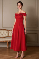 Laden Sie das Bild in den Galerie-Viewer, Dunkelrotes Schulterfreies Teelanges Kleid für die Brautmutter