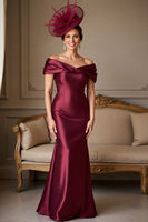 Laden Sie das Bild in den Galerie-Viewer, Burgundy Satin Meerjungfrauen Schulterfreies Kleid für die Brautmutter