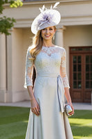 Laden Sie das Bild in den Galerie-Viewer, Silbernes Satin A Linie Kleid für die Brautmutter mit Applikationen