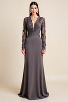 Laden Sie das Bild in den Galerie-Viewer, Langärmeliges Stahlgraues Perlenbesetztes Kleid für die Brautmutter