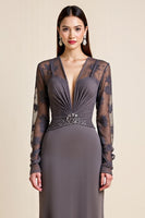 Laden Sie das Bild in den Galerie-Viewer, Langärmeliges Stahlgraues Perlenbesetztes Kleid für die Brautmutter