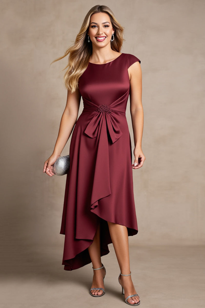 Laden Sie das Bild in den Galerie-Viewer, Burgundy Asymmetrisches Kleid für die Mutter der Braut mit Rüschen