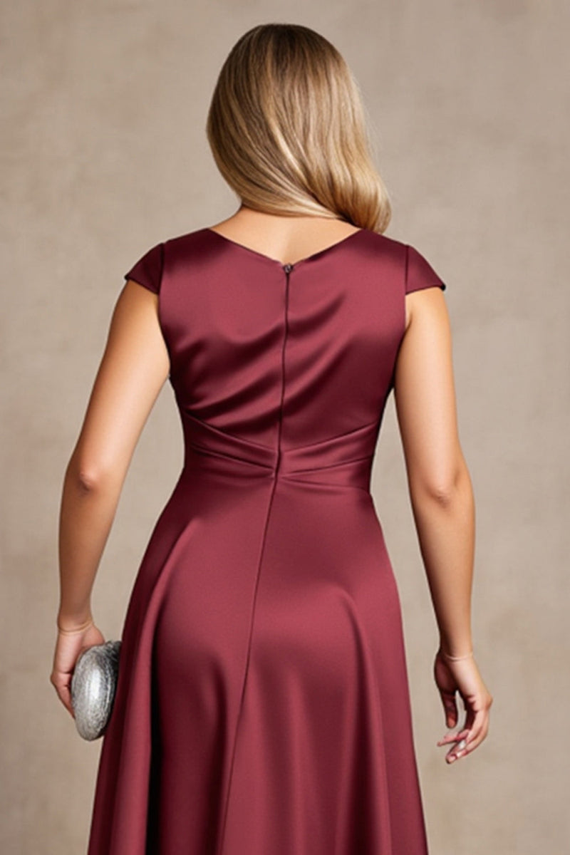 Laden Sie das Bild in den Galerie-Viewer, Burgundy Asymmetrisches Kleid für die Mutter der Braut mit Rüschen
