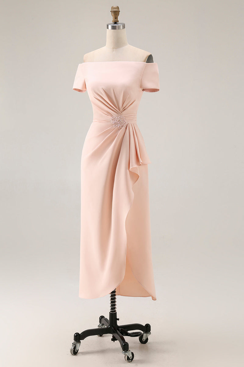 Laden Sie das Bild in den Galerie-Viewer, Aprikose Schulterfreies Gerafftes Etuikleid für die Brautmutter mit Rüschen Schlitz