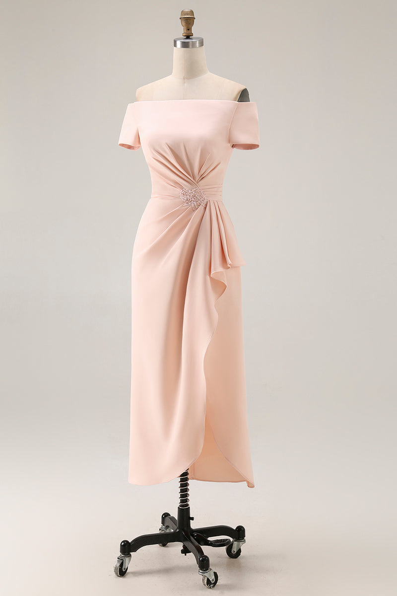 Laden Sie das Bild in den Galerie-Viewer, Schulterfreies Etui Aprikose Gerafftes Midi Kleid für die Brautmutter mit Schlitz