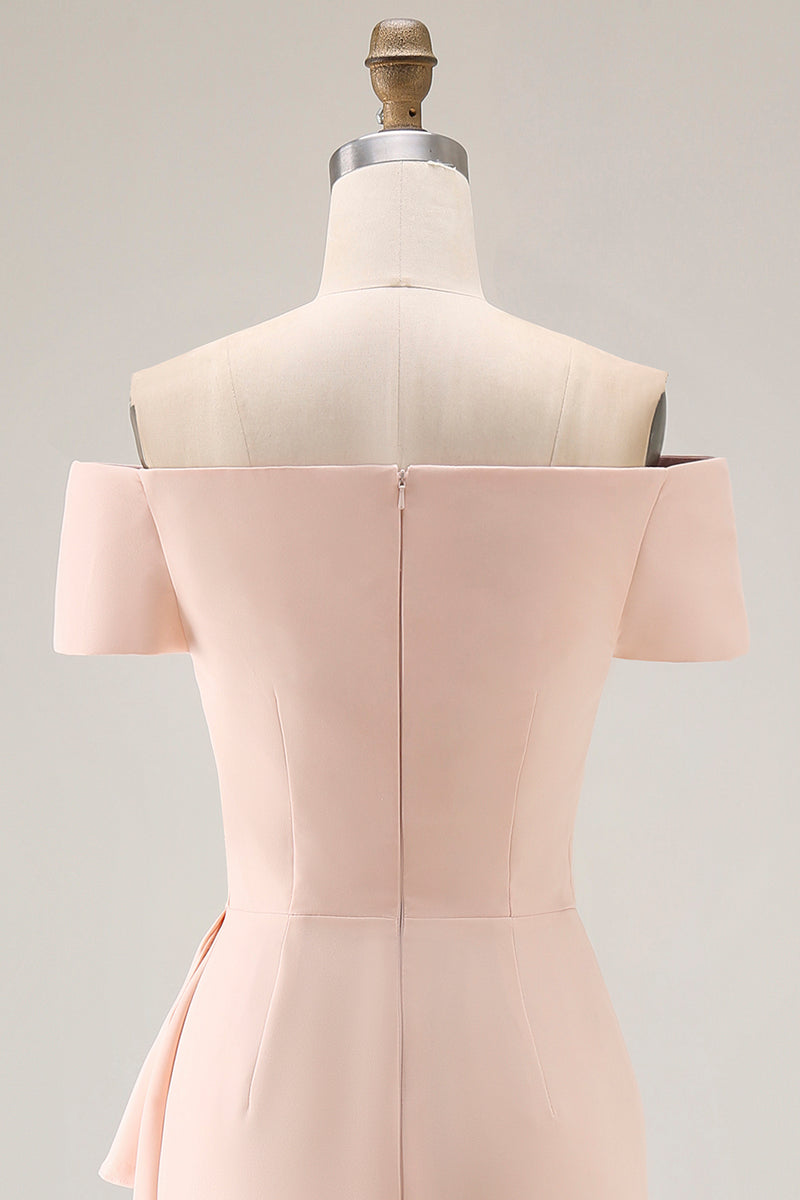 Laden Sie das Bild in den Galerie-Viewer, Schulterfreies Etui Aprikose Gerafftes Midi Kleid für die Brautmutter mit Schlitz