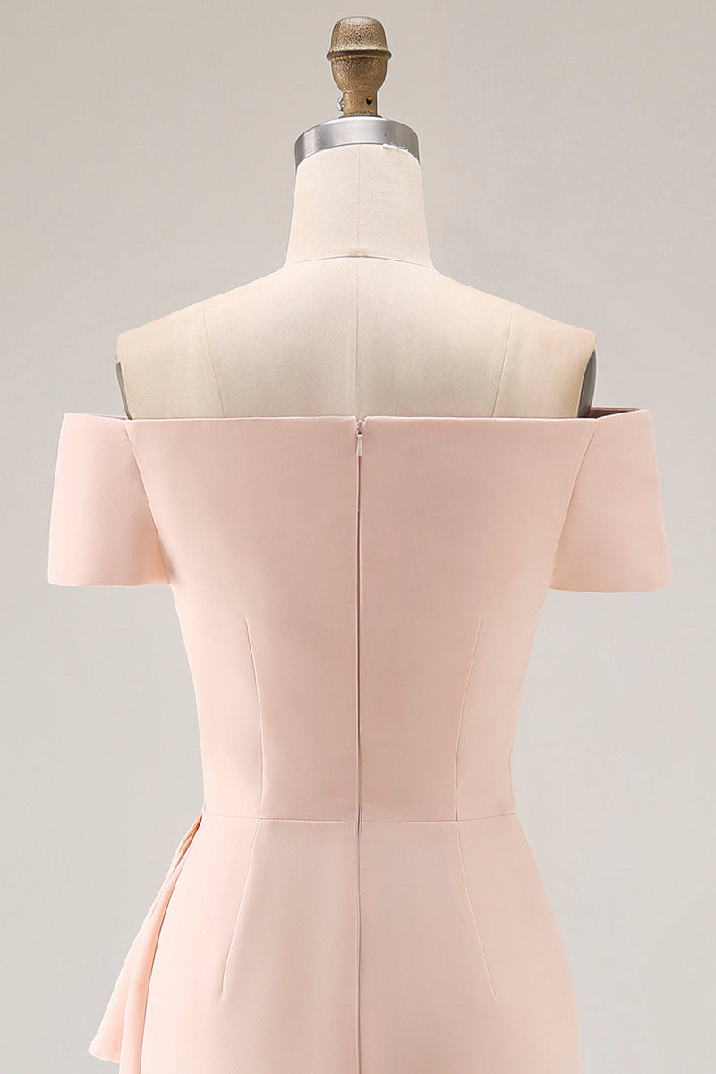 Laden Sie das Bild in den Galerie-Viewer, Aprikose Schulterfreies Gerafftes Etuikleid für die Brautmutter mit Rüschen Schlitz