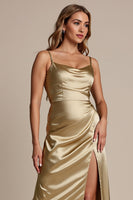 Laden Sie das Bild in den Galerie-Viewer, Goldene Spaghettiträger Satin Midi Brautjungfernkleid mit Schlitz