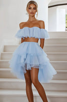 Laden Sie das Bild in den Galerie-Viewer, Himmelblaues A-Linie Zweiteiliges Schulterfreies Cocktailkleid aus Tüll mit Rüschen