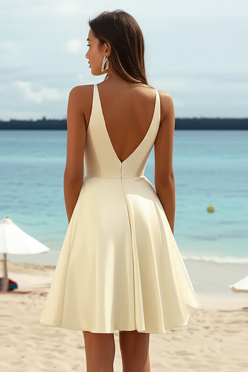 Laden Sie das Bild in den Galerie-Viewer, Hellgelb A-Linie Kurzes Abschlusskleid aus Satin mit V-Ausschnitt