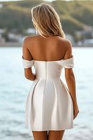 Laden Sie das Bild in den Galerie-Viewer, Weißes Schulterfreies Bodycon Standesamtkleid aus Satin