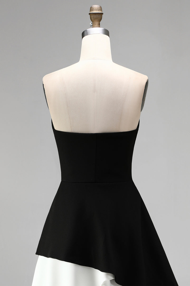 Laden Sie das Bild in den Galerie-Viewer, Schwarzes A-Linie Trägerloses Ballkleid mit Rüschen