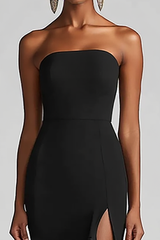 Schwarzes Trägerloses Etuikleid mit Schlitz