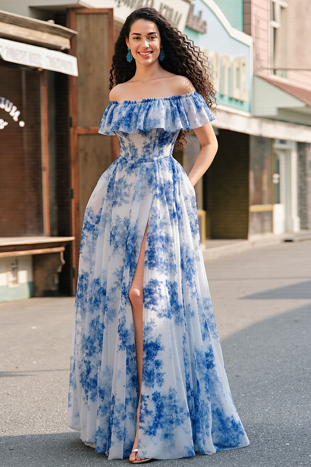 Schulterfreies Weiß blaues Blumen Ballkleid mit Schlitz