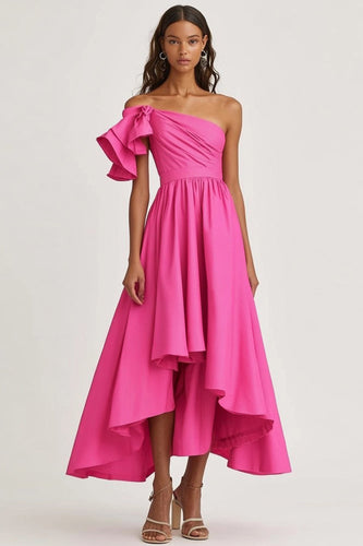 Fuchsia A-Linie Hoch Niedrig Abendkleid mit einer Schulter und Rüschen