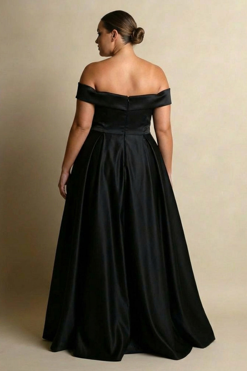 Laden Sie das Bild in den Galerie-Viewer, Schulterfreies Schwarzes Abschlussballkleid mit Schlitz