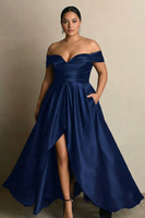 Laden Sie das Bild in den Galerie-Viewer, Schulterfreies Schwarzes Abschlussballkleid mit Schlitz