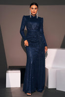 Laden Sie das Bild in den Galerie-Viewer, Glitzerndes Marineblaues Etui Kleid für Hochzeitsgäste mit Luftschlange